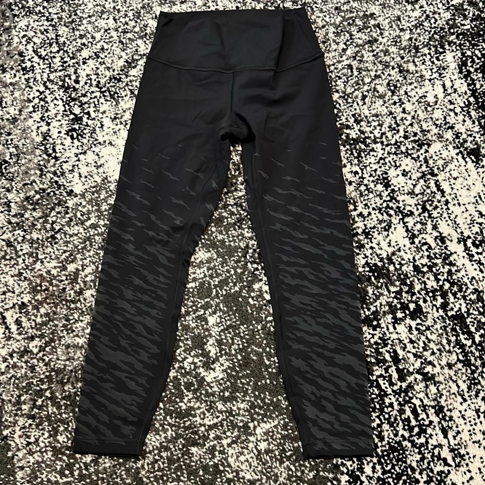 Size 8 Wonder Under LuluLemon pants-excellent condition